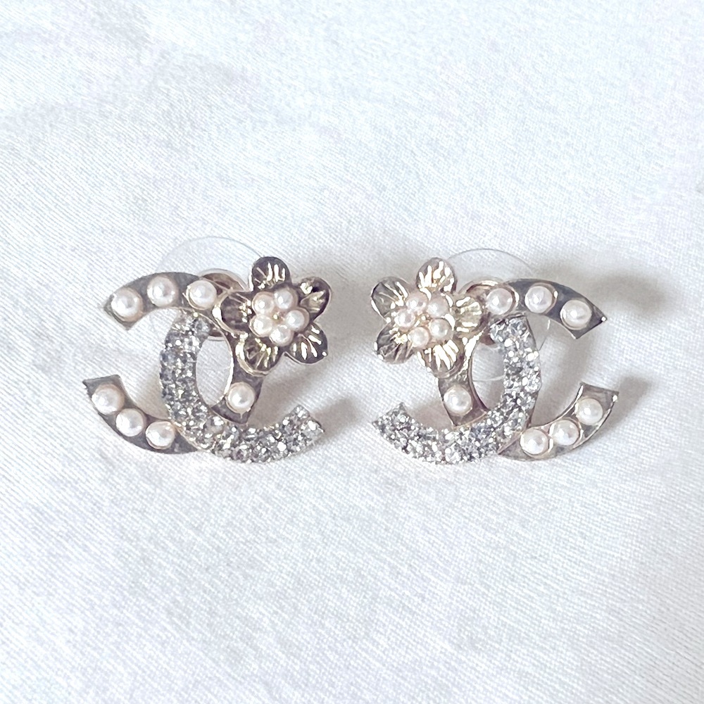 NWOT double CC pearl and Crystal earrings